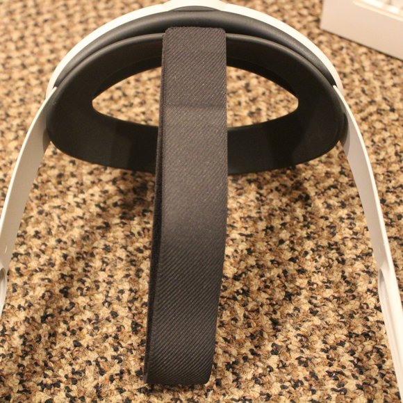 Oculus Meta Quest 2 White 128 Gb All in One Virtual Reality Headset - Picture 8 of 11